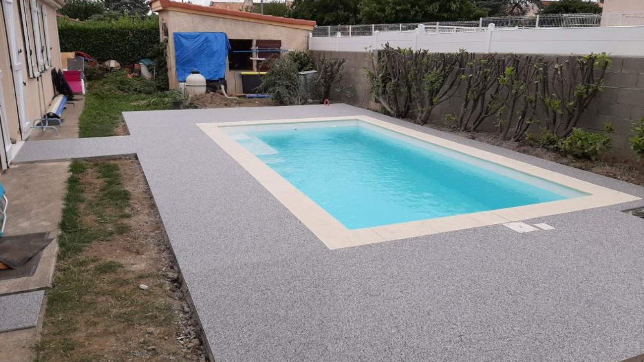 plage de piscine en résine toulouse