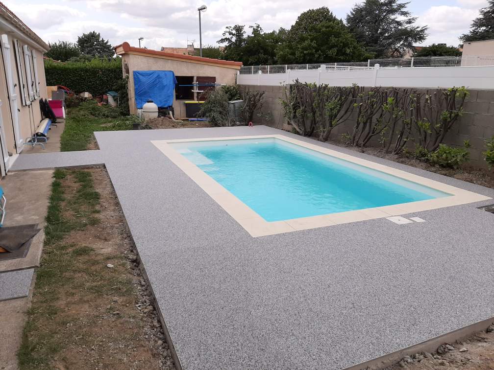 plage de piscine en résine toulouse